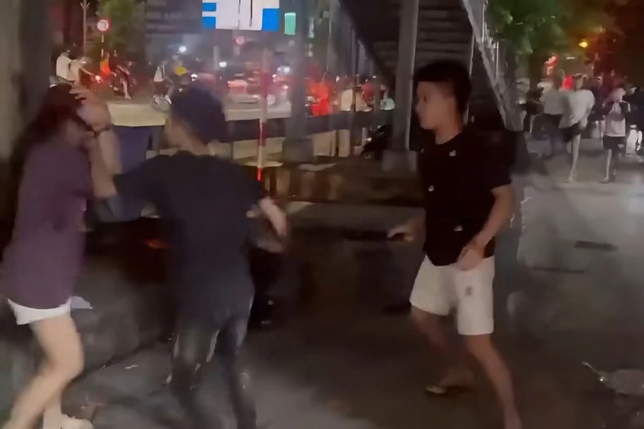 Nhóm thanh thiếu niên hỗn chiến trong đêm sau trận thắng của tuyển Việt Nam