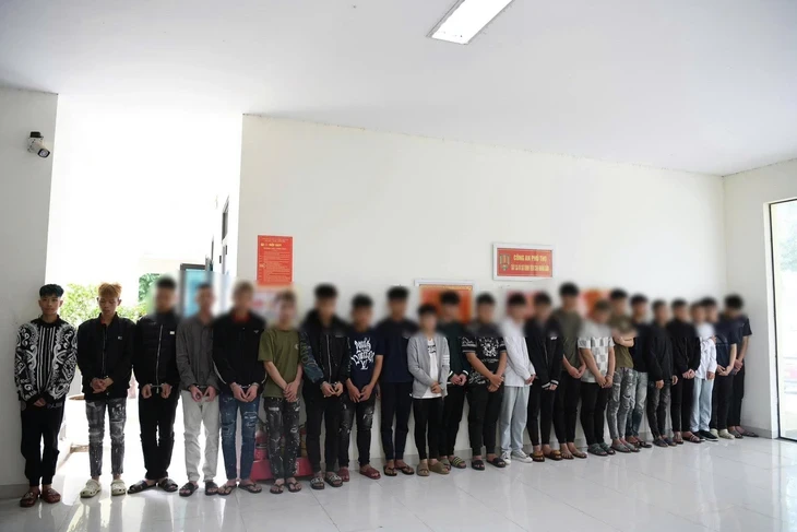 Nhóm thanh thiếu niên ở Phú Thọ chặn xe, chém đứt lìa tay nam sinh đi đường Nhóm thanh thiếu niên ở Phú Thọ chặn xe, chém đứt lìa tay nam sinh đi đường
