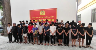 Nhóm thanh thiếu niên vô cớ truy đuổi đánh người, cướp xe máy