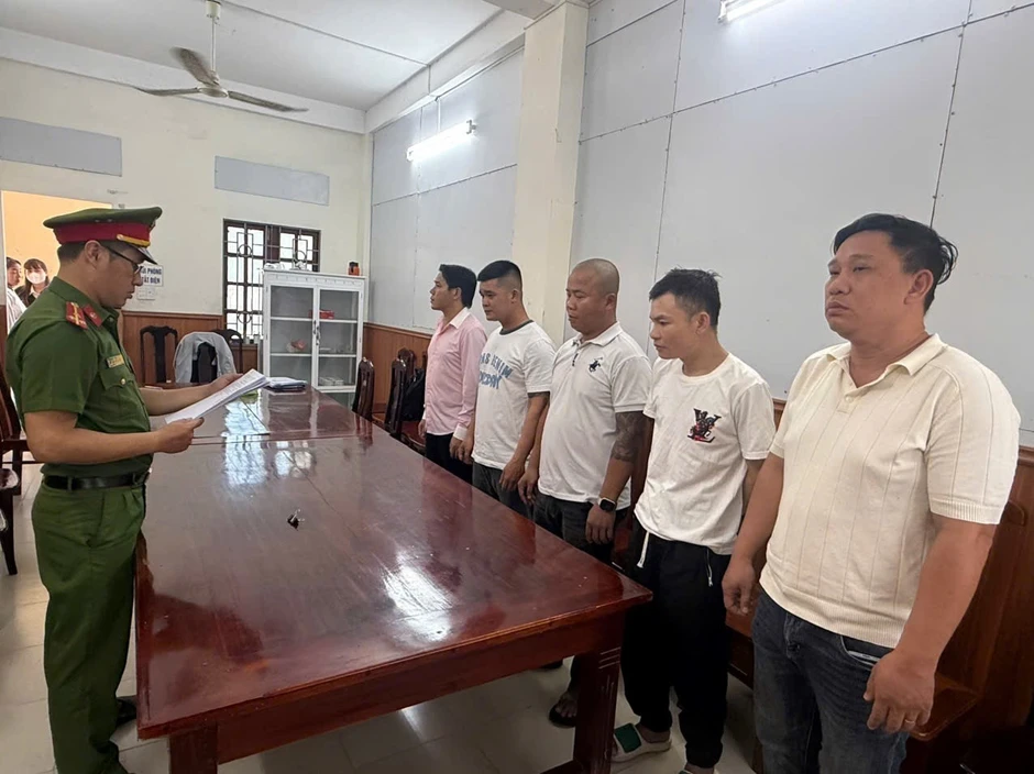 Nhóm xe ôm dàn cảnh cướp tài sản của hai du khách nước ngoài ở Hội An Nhóm xe ôm dàn cảnh cướp tài sản của hai du khách nước ngoài ở Hội An