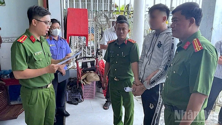 Những bước chân thầm lặng giữ nhịp bình yên vùng sông nước Cà Mau Những bước chân thầm lặng giữ nhịp bình yên vùng sông nước Cà Mau