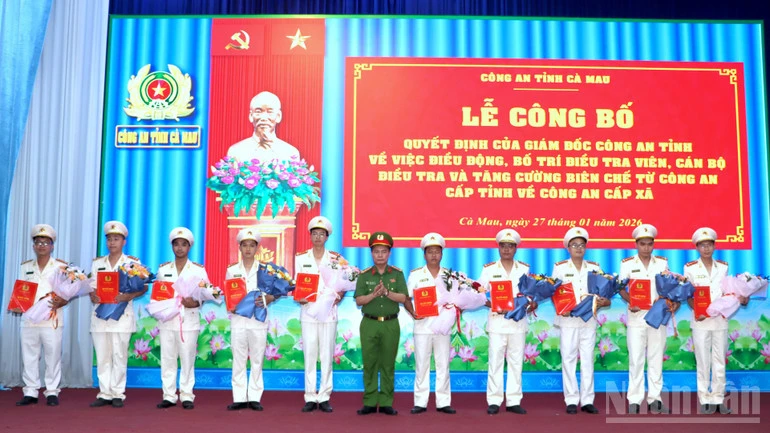 Những bước chân thầm lặng giữ nhịp bình yên vùng sông nước Cà Mau Những bước chân thầm lặng giữ nhịp bình yên vùng sông nước Cà Mau