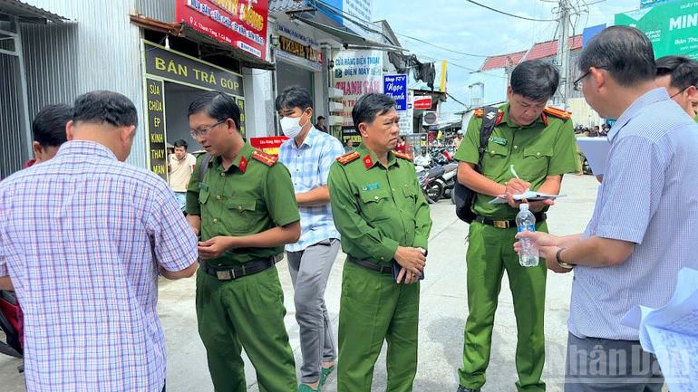 Những bước chân thầm lặng giữ nhịp bình yên vùng sông nước Cà Mau Những bước chân thầm lặng giữ nhịp bình yên vùng sông nước Cà Mau