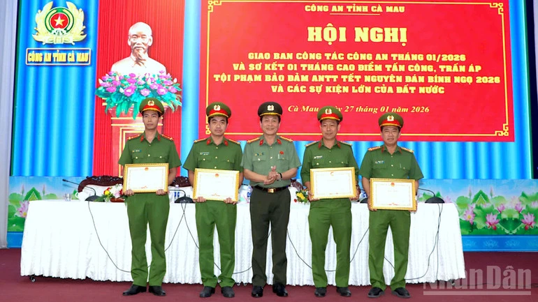 Những bước chân thầm lặng giữ nhịp bình yên vùng sông nước Cà Mau Những bước chân thầm lặng giữ nhịp bình yên vùng sông nước Cà Mau
