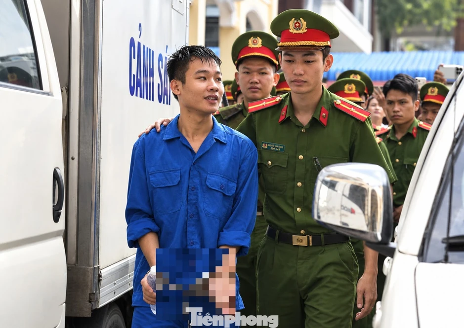 Những hình ảnh tại phiên tòa vụ thảm án ở Đồng Nai Những hình ảnh tại phiên tòa vụ thảm án ở Đồng Nai