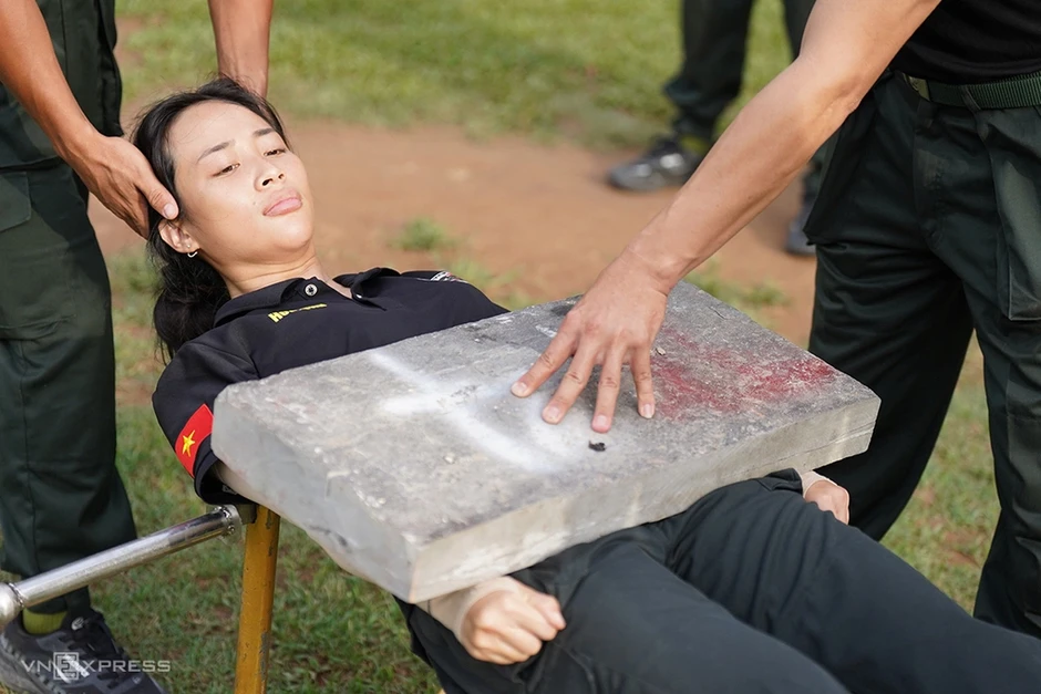 Những ngày tự quật gậy vào người, luyện chịu đòn của nữ đặc nhiệm Những ngày tự quật gậy vào người, luyện chịu đòn của nữ đặc nhiệm