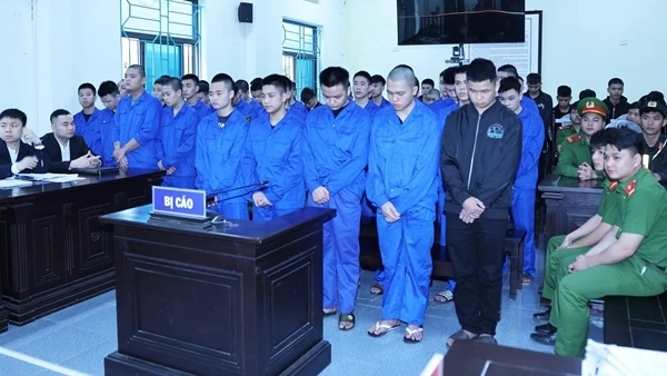 Ninh Bình: Xét xử 62 bị cáo về tội “Gây rối trật tự công cộng” Ninh Bình: Xét xử 62 bị cáo về tội “Gây rối trật tự công cộng”