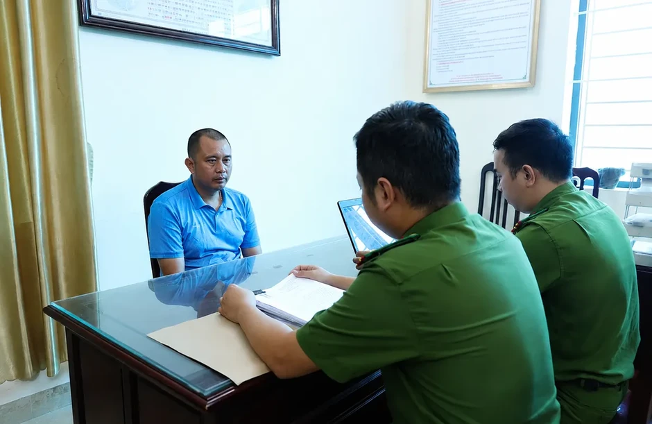 Ninh Bình: Khởi tố 2 đối tượng đổ trái phép hơn 177 tấn chất thải ra môi trường Ninh Bình: Khởi tố 2 đối tượng đổ trái phép hơn 177 tấn chất thải ra môi trường