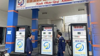Ninh Bình: Phạt 35 triệu đồng doanh nghiệp bán xăng vượt giá trần, buộc hoàn tiền cho khách