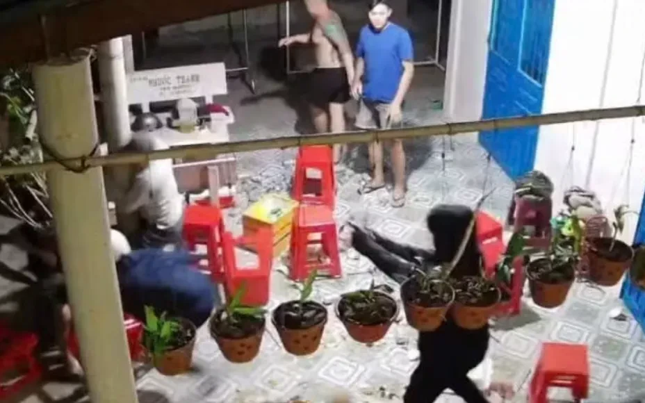 Nổ súng, đâm người trong cuộc ẩu đả tại Đồng Tháp, 2 người bị thương Nổ súng, đâm người trong cuộc ẩu đả tại Đồng Tháp, 2 người bị thương