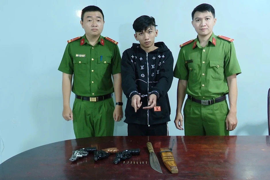 Nổ súng hỗn chiến ở TP HCM, 4 người bị bắt Nổ súng hỗn chiến ở TP HCM, 4 người bị bắt