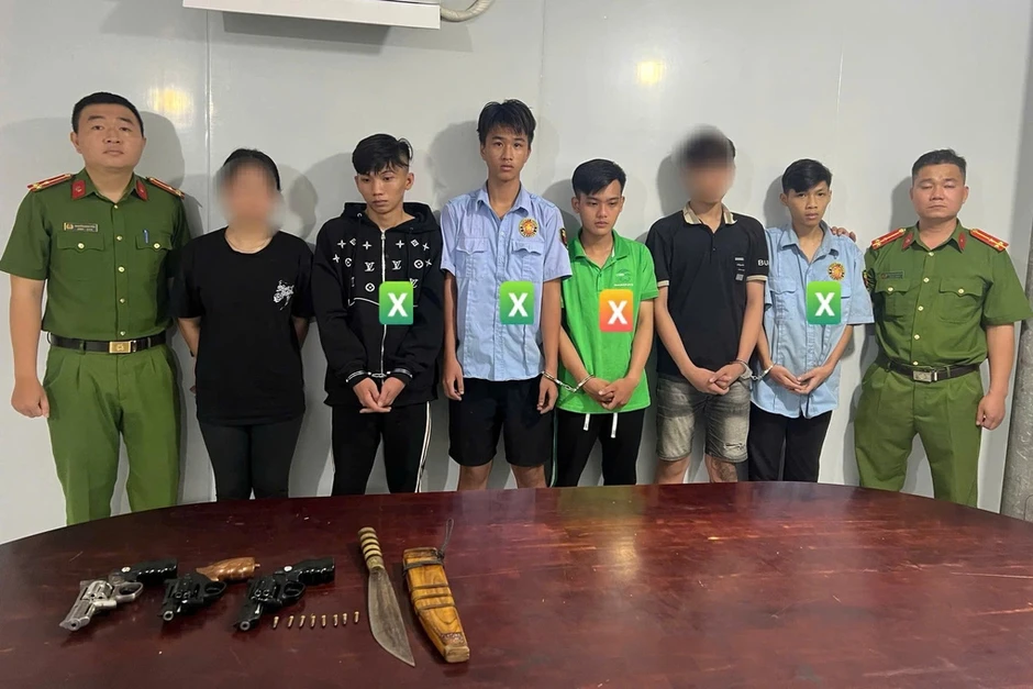 Nổ súng hỗn chiến ở TP HCM, 4 người bị bắt Nổ súng hỗn chiến ở TP HCM, 4 người bị bắt