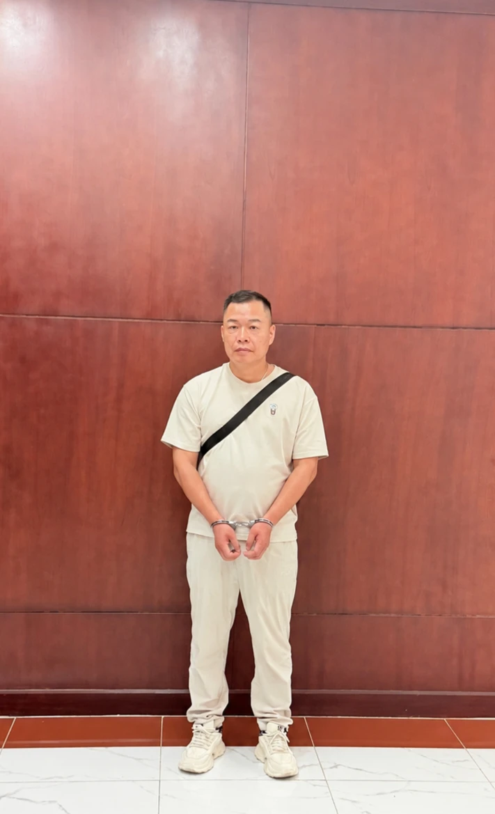 NÓNG: Bắt giam Tôn Bằng - chồng cũ của Hằng Du Mục NÓNG: Bắt giam Tôn Bằng - chồng cũ của Hằng Du Mục