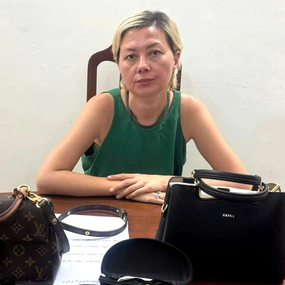 Nữ du khách nước ngoài lẻn vào biệt thự trộm đồ hiệu hơn 500 triệu đồng Nữ du khách nước ngoài lẻn vào biệt thự trộm đồ hiệu hơn 500 triệu đồng