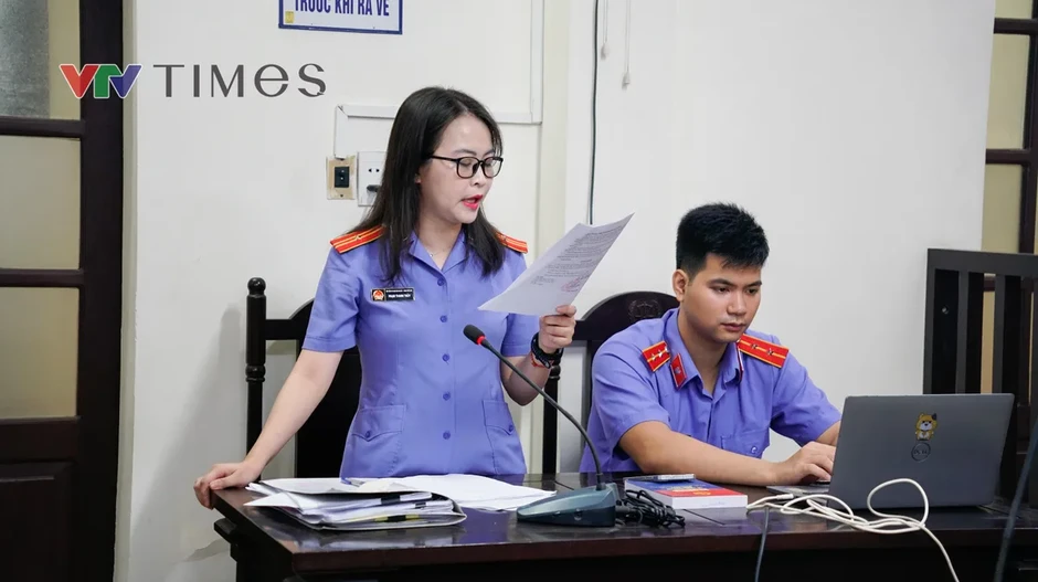 Nữ giúp việc bạo hành cụ bà 82 tuổi khai "bức xúc" vì bị giữ 5 triệu đồng lương Nữ giúp việc bạo hành cụ bà 82 tuổi khai "bức xúc" vì bị giữ 5 triệu đồng lương
