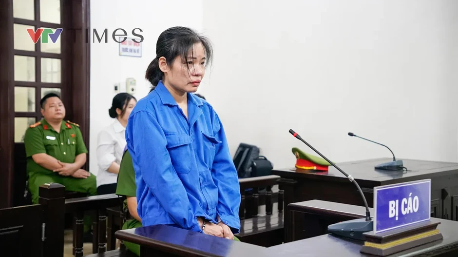 Nữ giúp việc bạo hành cụ bà 82 tuổi khai "bức xúc" vì bị giữ 5 triệu đồng lương Nữ giúp việc bạo hành cụ bà 82 tuổi khai "bức xúc" vì bị giữ 5 triệu đồng lương