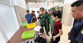 Nữ hành khách nhập cảnh từ Campuchia mang theo vật thể nghi súng