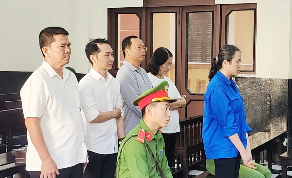 Nữ kế toán 'qua mặt' lãnh đạo, chiếm đoạt 2,1 tỷ đồng Nữ kế toán 'qua mặt' lãnh đạo, chiếm đoạt 2,1 tỷ đồng