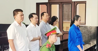 Nữ kế toán 'qua mặt' lãnh đạo, chiếm đoạt 2,1 tỷ đồng