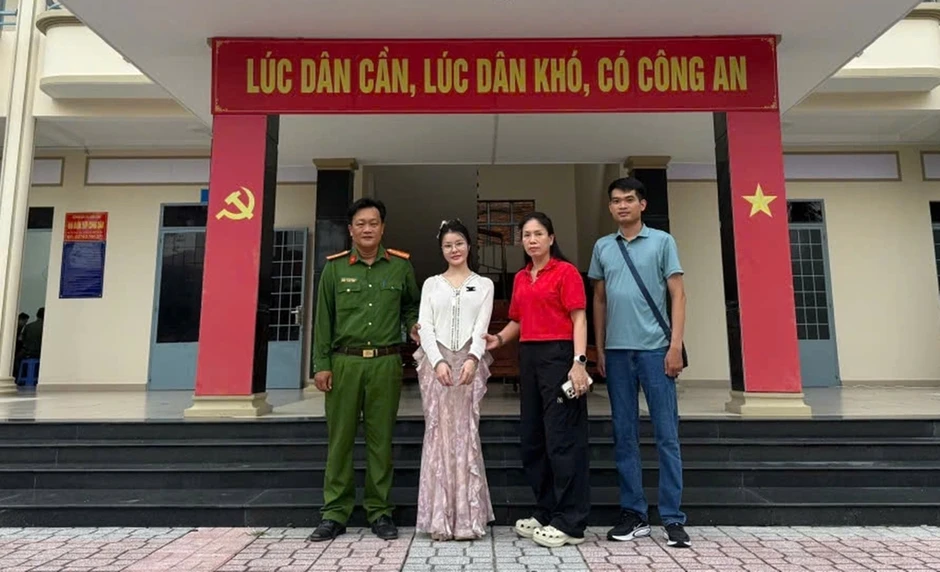 Nữ nghi phạm thông thạo 3 ngoại ngữ bị bắt sau 4 năm trốn truy nã Nữ nghi phạm thông thạo 3 ngoại ngữ bị bắt sau 4 năm trốn truy nã