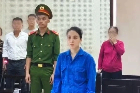 Nữ nhân viên ngân hàng lĩnh 13 năm tù vì chiếm đoạt hơn 33 tỷ đồng Nữ nhân viên ngân hàng lĩnh 13 năm tù vì chiếm đoạt hơn 33 tỷ đồng