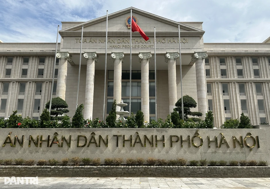 Nữ quái “đốt” 21 tỷ đồng vào đánh bạc online, lĩnh án 15 năm tù Nữ quái “đốt” 21 tỷ đồng vào đánh bạc online, lĩnh án 15 năm tù