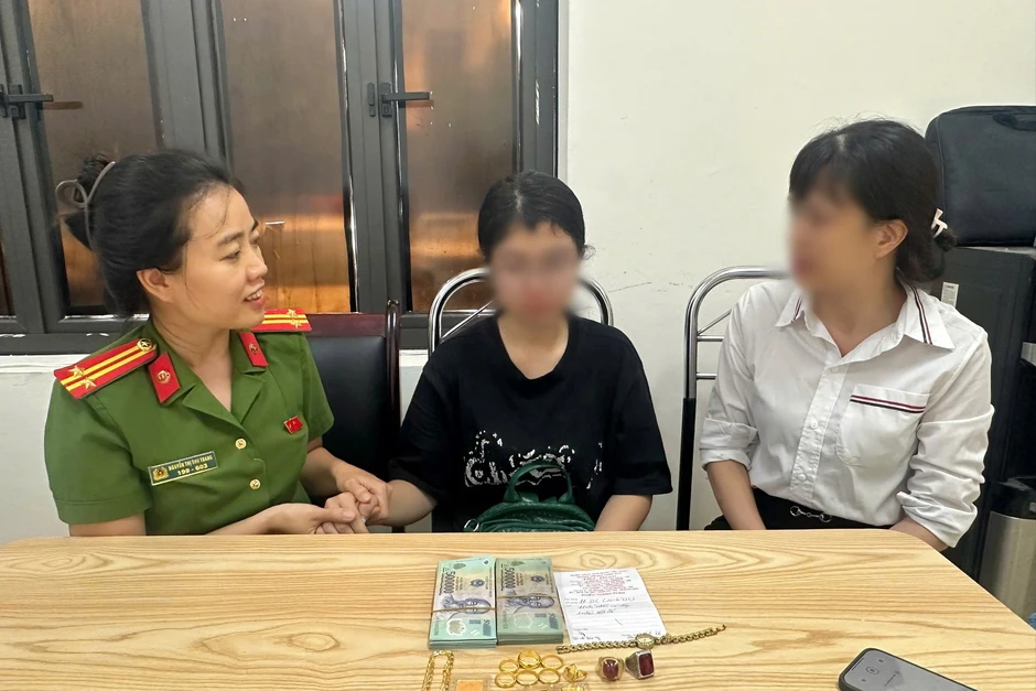 Nữ sinh phá két sắt của bố mẹ, lấy hết tiền vàng đi “chứng minh trong sạch” Nữ sinh phá két sắt của bố mẹ, lấy hết tiền vàng đi “chứng minh trong sạch”