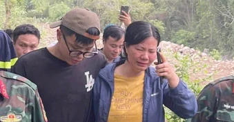 Nước mắt hạnh phúc của người mẹ khi tìm thấy con trai lạc ở núi Tam Đảo