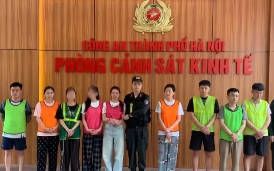 Núp bóng vay tiền, thu thập thông tin cá nhân để mở tài khoản bán