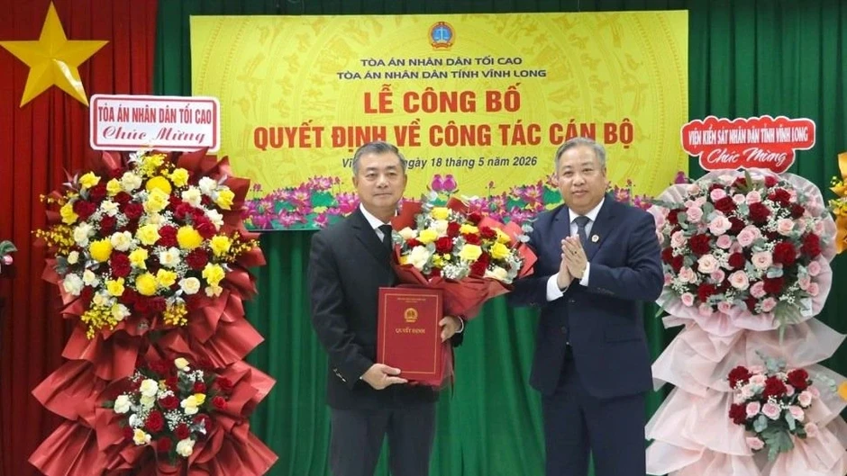Ông Huỳnh Xuân Long giữ chức Chánh án TAND Vĩnh Long Ông Huỳnh Xuân Long giữ chức Chánh án TAND Vĩnh Long