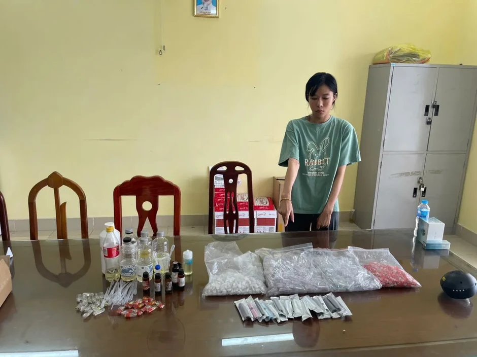 Pha chế ma túy Etomidate dưới vỏ bọc thuốc lá điện tử, 4 “nữ quái” bị khởi tố