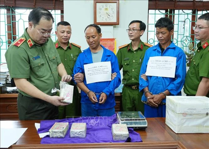 Phá chuyên án ma túy, bắt 2 đối tượng, thu giữ 8 bánh heroin Phá chuyên án ma túy, bắt 2 đối tượng, thu giữ 8 bánh heroin