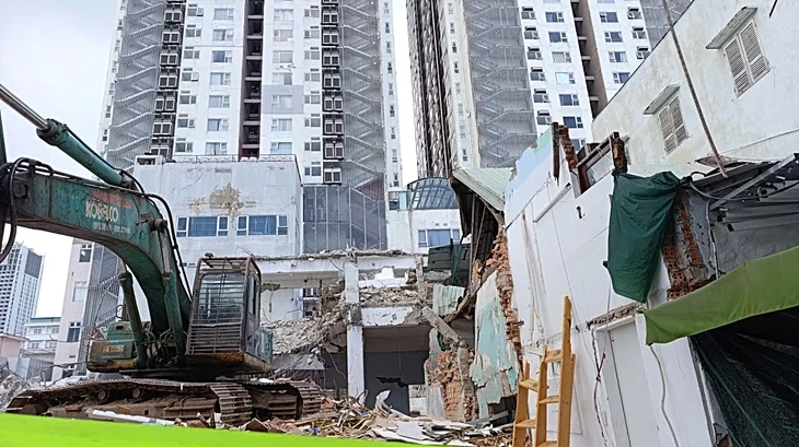 Phá dỡ công trình làm sập, nứt nhà dân: Ai chịu trách nhiệm? Phá dỡ công trình làm sập, nứt nhà dân: Ai chịu trách nhiệm?