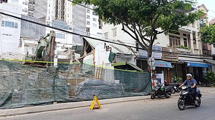 Phá dỡ công trình làm sập, nứt nhà dân: Ai chịu trách nhiệm? Phá dỡ công trình làm sập, nứt nhà dân: Ai chịu trách nhiệm?