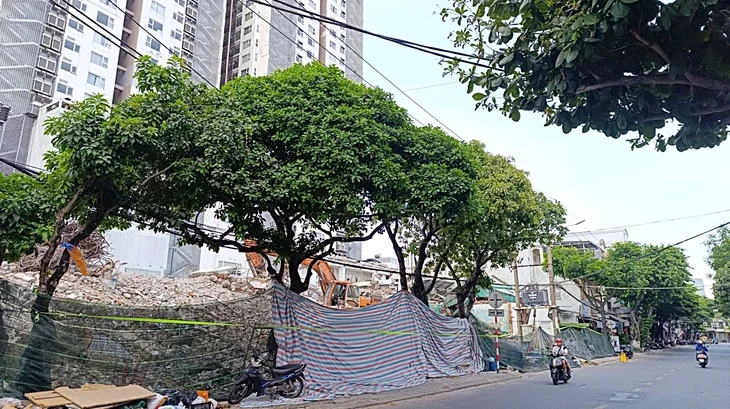 Phá dỡ công trình làm sập, nứt nhà dân: Ai chịu trách nhiệm? Phá dỡ công trình làm sập, nứt nhà dân: Ai chịu trách nhiệm?