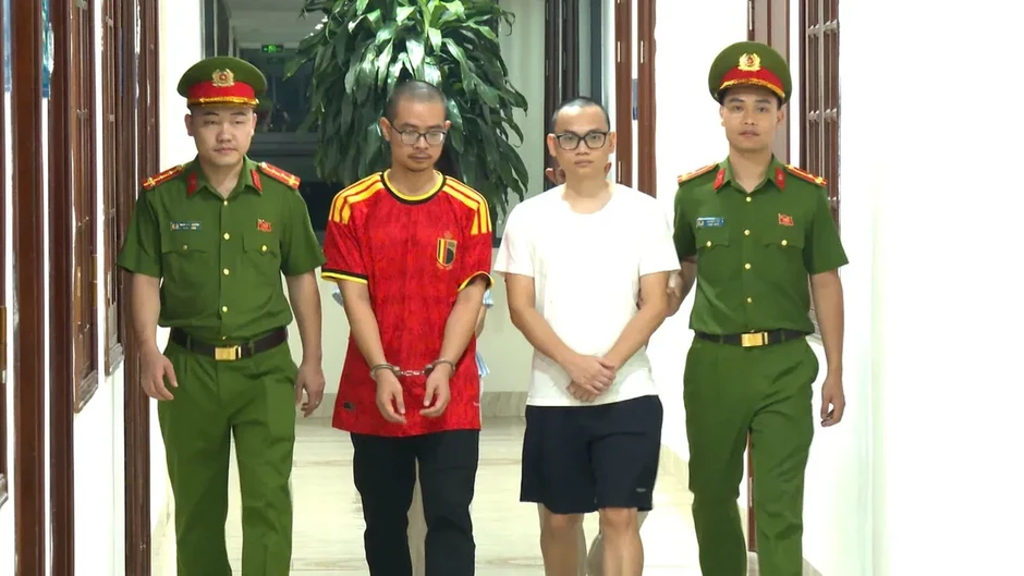 Phá đường dây buôn lậu xe điện ba bánh xuyên biên giới, thu giữ hơn 500 xe không rõ nguồn gốc Phá đường dây buôn lậu xe điện ba bánh xuyên biên giới, thu giữ hơn 500 xe không rõ nguồn gốc