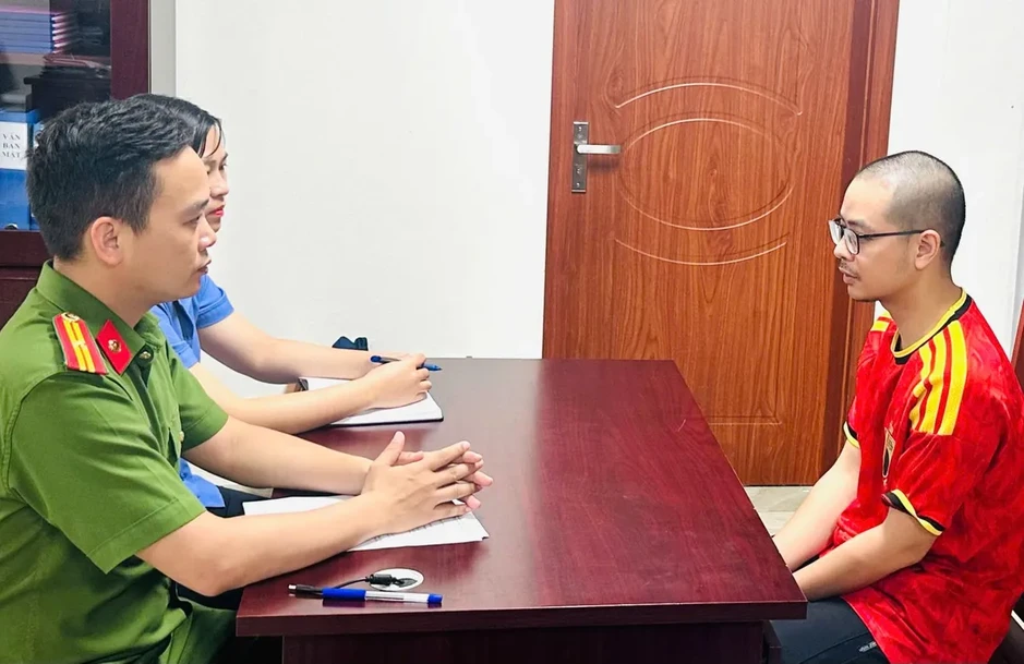 Phá đường dây buôn lậu xe điện ba bánh xuyên biên giới, thu giữ hơn 500 xe không rõ nguồn gốc Phá đường dây buôn lậu xe điện ba bánh xuyên biên giới, thu giữ hơn 500 xe không rõ nguồn gốc