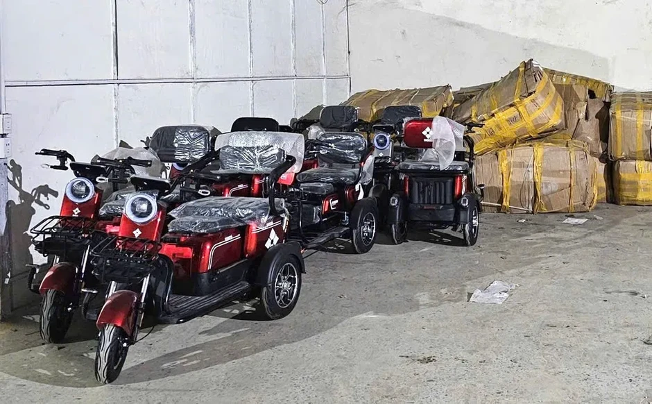 Phá đường dây buôn lậu xe điện ba bánh xuyên biên giới, thu giữ hơn 500 xe không rõ nguồn gốc Phá đường dây buôn lậu xe điện ba bánh xuyên biên giới, thu giữ hơn 500 xe không rõ nguồn gốc