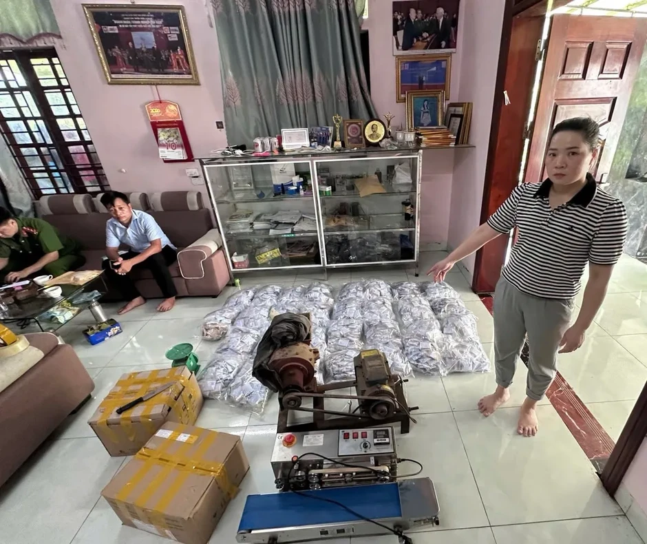 Pha thuốc tân dược vào thuốc Đông y gia truyền để bán cho người bệnh