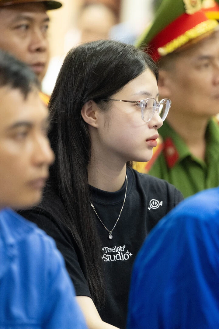Phẫn nộ với nụ cười máu lạnh của trùm ma túy Bùi Đình Khánh trong phiên tòa