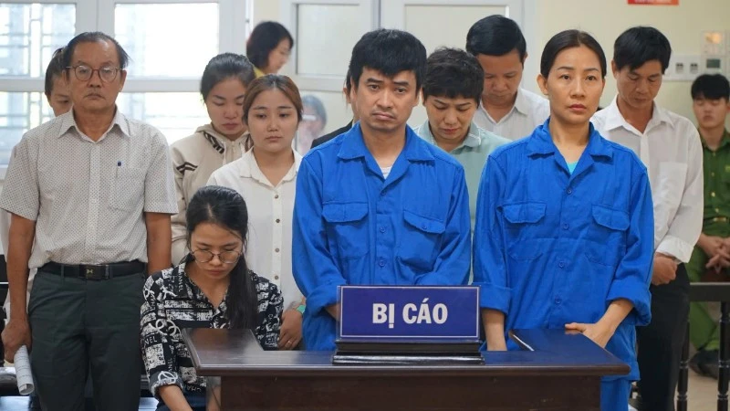 Phan Quốc Việt cùng 11 bị cáo hầu tòa trong vụ án Việt Á tại Đắk Lắk Phan Quốc Việt cùng 11 bị cáo hầu tòa trong vụ án Việt Á tại Đắk Lắk