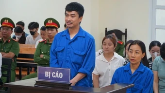 Phan Quốc Việt cùng 11 bị cáo hầu tòa trong vụ án Việt Á tại Đắk Lắk