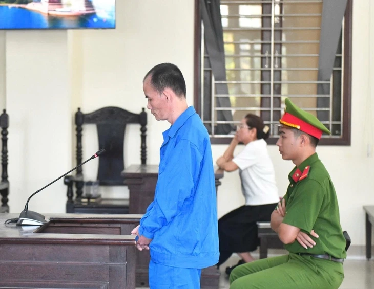 Phạt 19 năm tù nhân viên cây xăng đánh gục người quản lý để lấy tiền trong két sắt Phạt 19 năm tù nhân viên cây xăng đánh gục người quản lý để lấy tiền trong két sắt