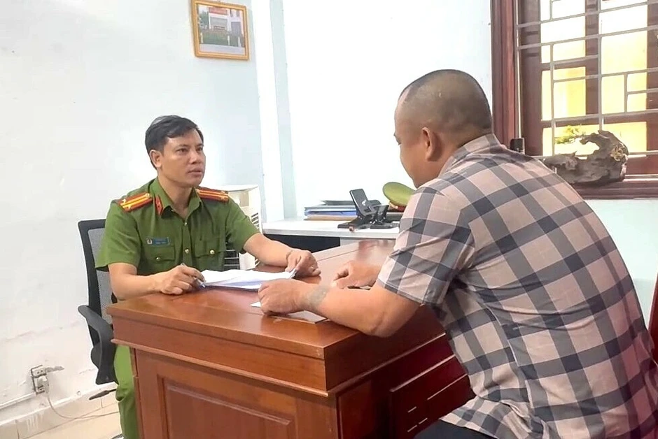 Phạt 7,5 triệu đồng người bán sầu riêng tranh cãi với khách ở chợ đêm Sơn Trà Phạt 7,5 triệu đồng người bán sầu riêng tranh cãi với khách ở chợ đêm Sơn Trà