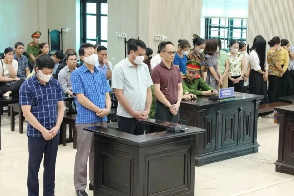 Phạt 8 năm tù giám đốc nâng giá thực phẩm, chi “hoa hồng” vào trường học Phạt 8 năm tù giám đốc nâng giá thực phẩm, chi “hoa hồng” vào trường học