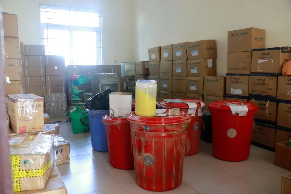 Phát hiện 20.000 lọ thuốc giả chữa viêm xoang, viêm mũi, bệnh dạ dày Phát hiện 20.000 lọ thuốc giả chữa viêm xoang, viêm mũi, bệnh dạ dày