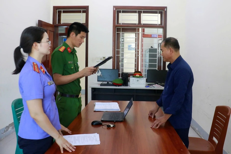 Phát hiện 20.000 lọ thuốc giả chữa viêm xoang, viêm mũi, bệnh dạ dày Phát hiện 20.000 lọ thuốc giả chữa viêm xoang, viêm mũi, bệnh dạ dày