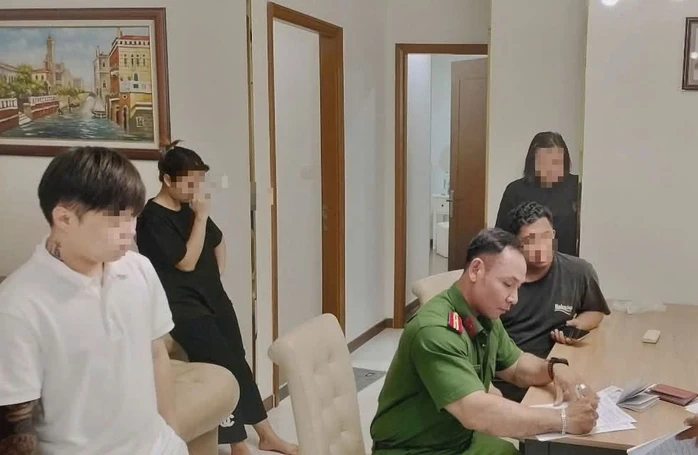 Phát hiện 4 người nước ngoài lưu trú bất hợp pháp trong chung cư hạng sang Phát hiện 4 người nước ngoài lưu trú bất hợp pháp trong chung cư hạng sang