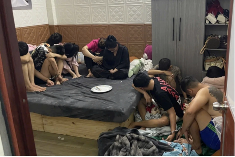 Phát hiện 5 cô gái trẻ dương tính với ma túy lúc rạng sáng Phát hiện 5 cô gái trẻ dương tính với ma túy lúc rạng sáng