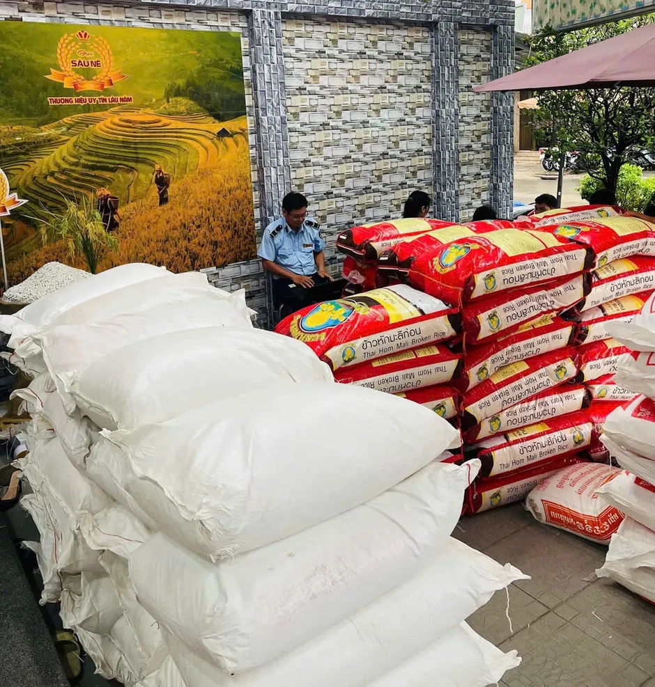 Phát hiện cơ sở kinh doanh khoảng 5 tấn gạo không rõ nguồn gốc xuất xứ Phát hiện cơ sở kinh doanh khoảng 5 tấn gạo không rõ nguồn gốc xuất xứ